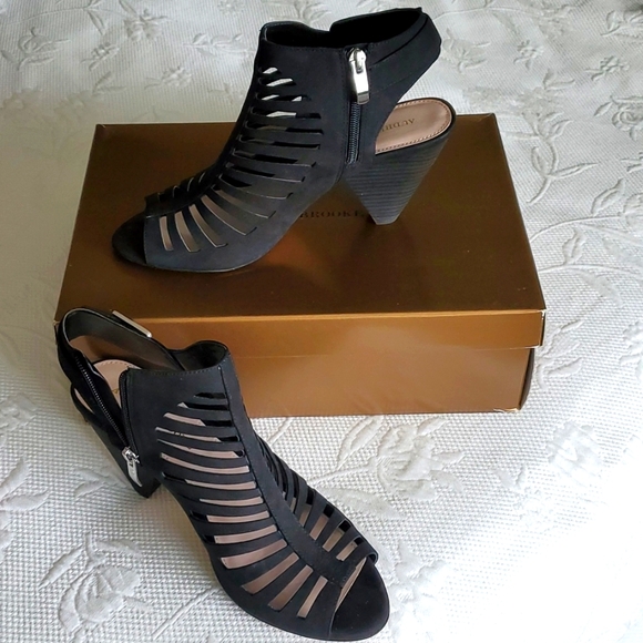 Heels - Picture 2 of 2